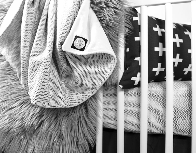 Tiny Dash Crib Blanket - Black and White - Olli+Lime